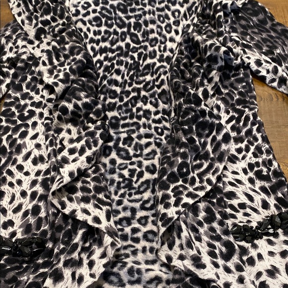 Leopard Print Ruffle Cardigan - Picture 4 of 5